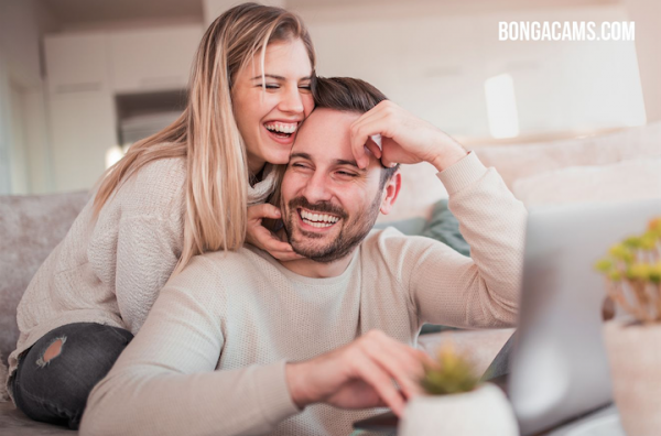 Egy újságírónő elvégzett egy kísérletet: regisztrált a BongaCams webkamera oldalon és 800 eurót szerzett!
