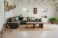 Kanapé fotellel: praktikus megoldás a nappaliba
